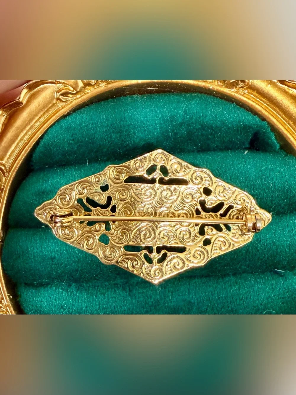 N/A elegant gold